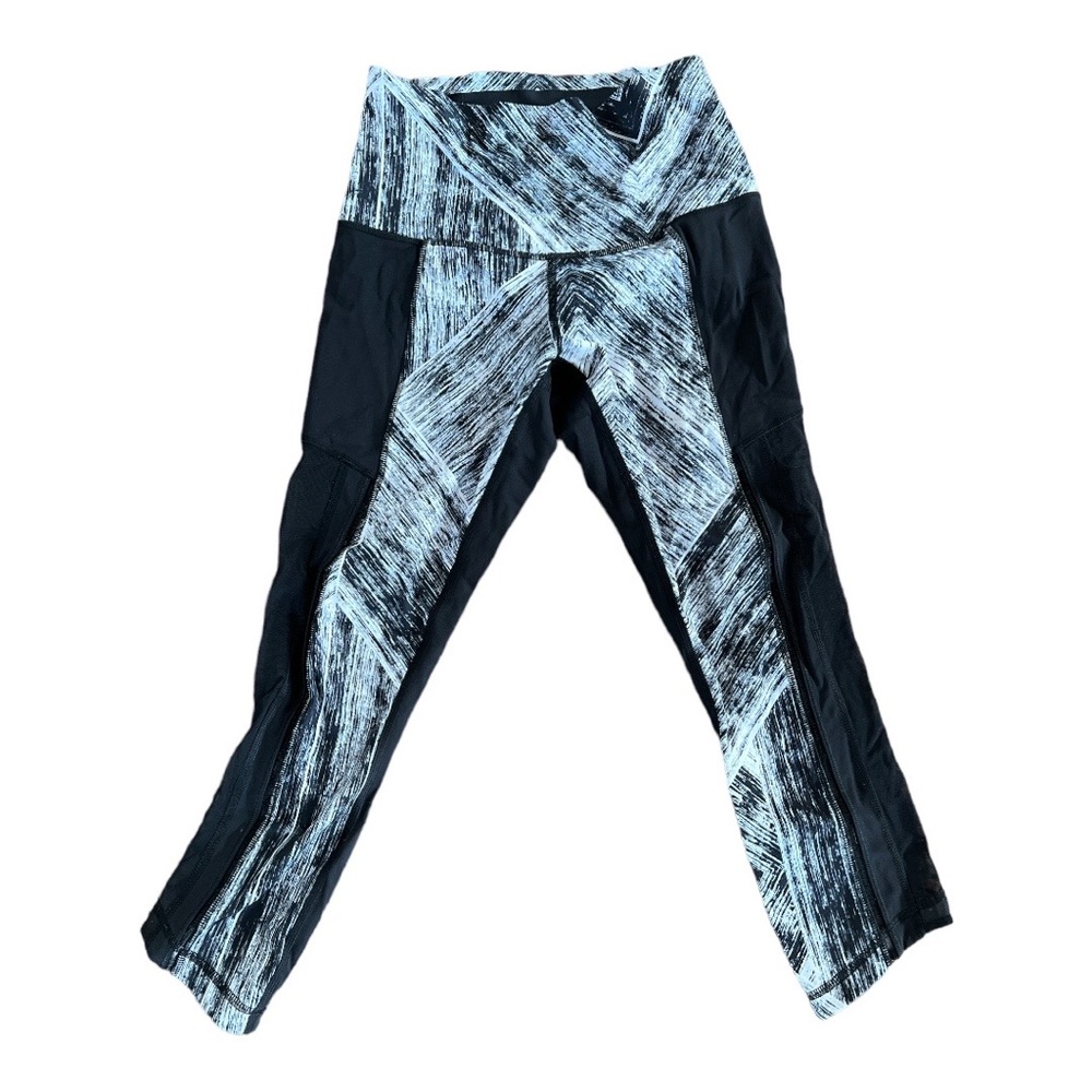 Lululemon 7/8 workout pants with mesh panels